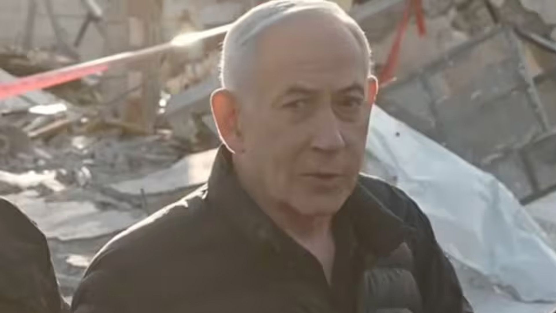 ক্ষেপণাস্ত্র হামলার স্থানে জনসমক্ষে নেতানিয়াহু