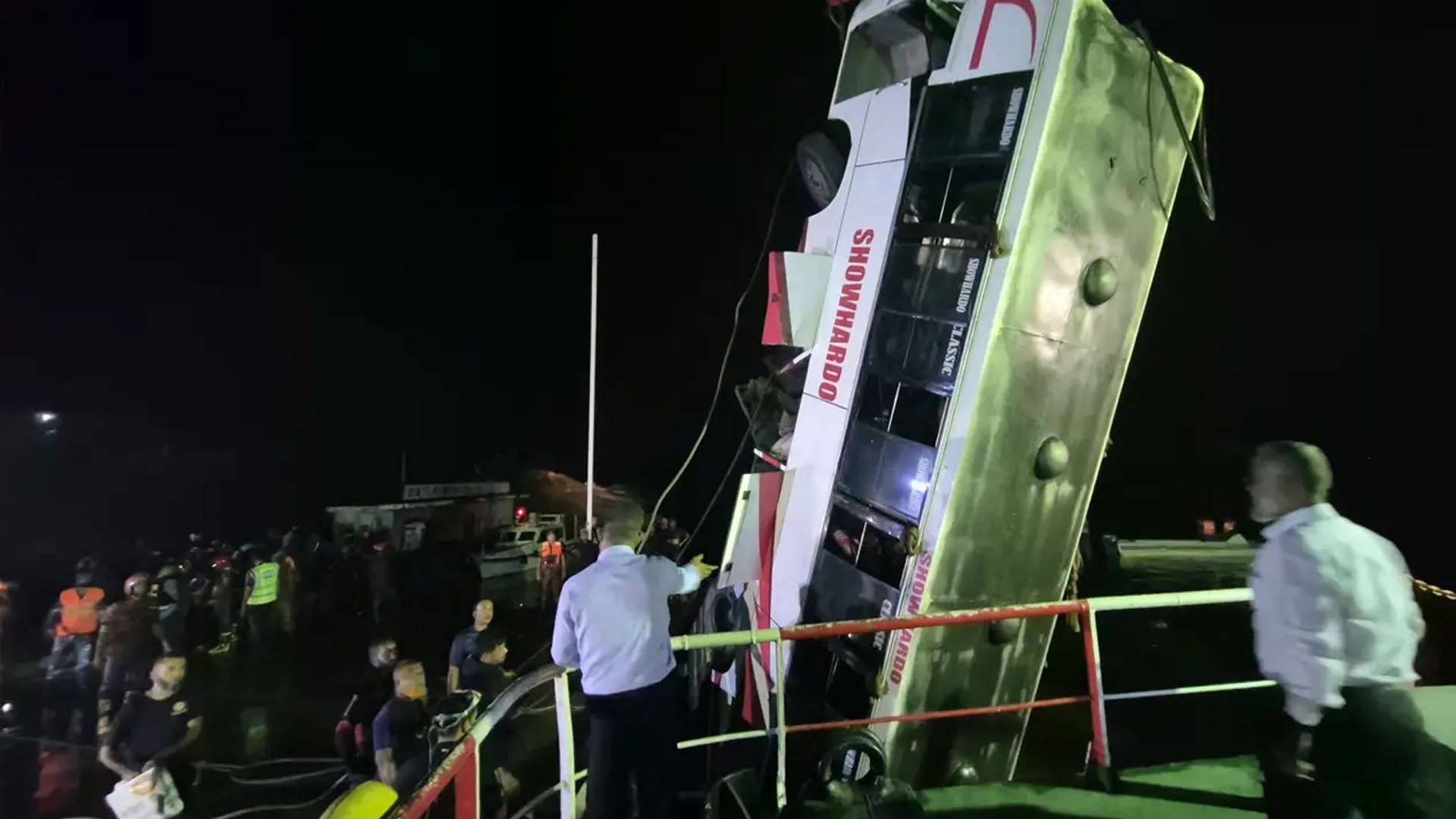 দৌলতদিয়ায় বাসডুবির ঘটনায় মৃত্যুর সংখ্যা বেড়ে ২০