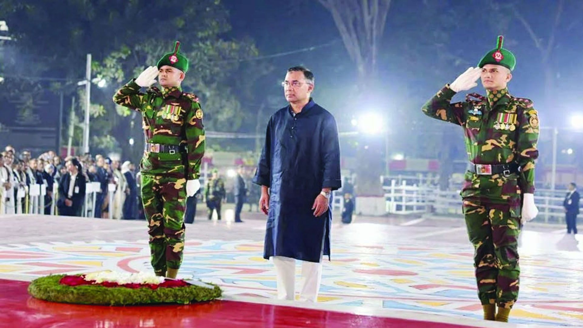 একুশের প্রথম প্রহরে ভাষা শহীদদের প্রতি শ্রদ্ধা জানালেন প্রধানমন্ত্রী