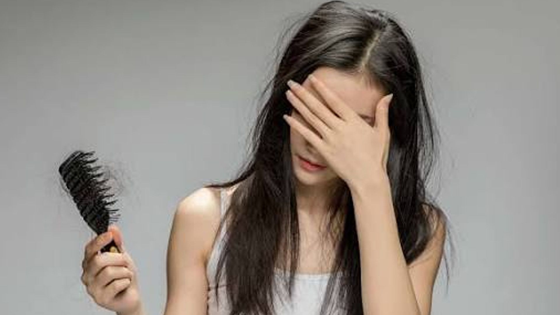 শীত এলেই চুল পড়ে, কী করবেন?