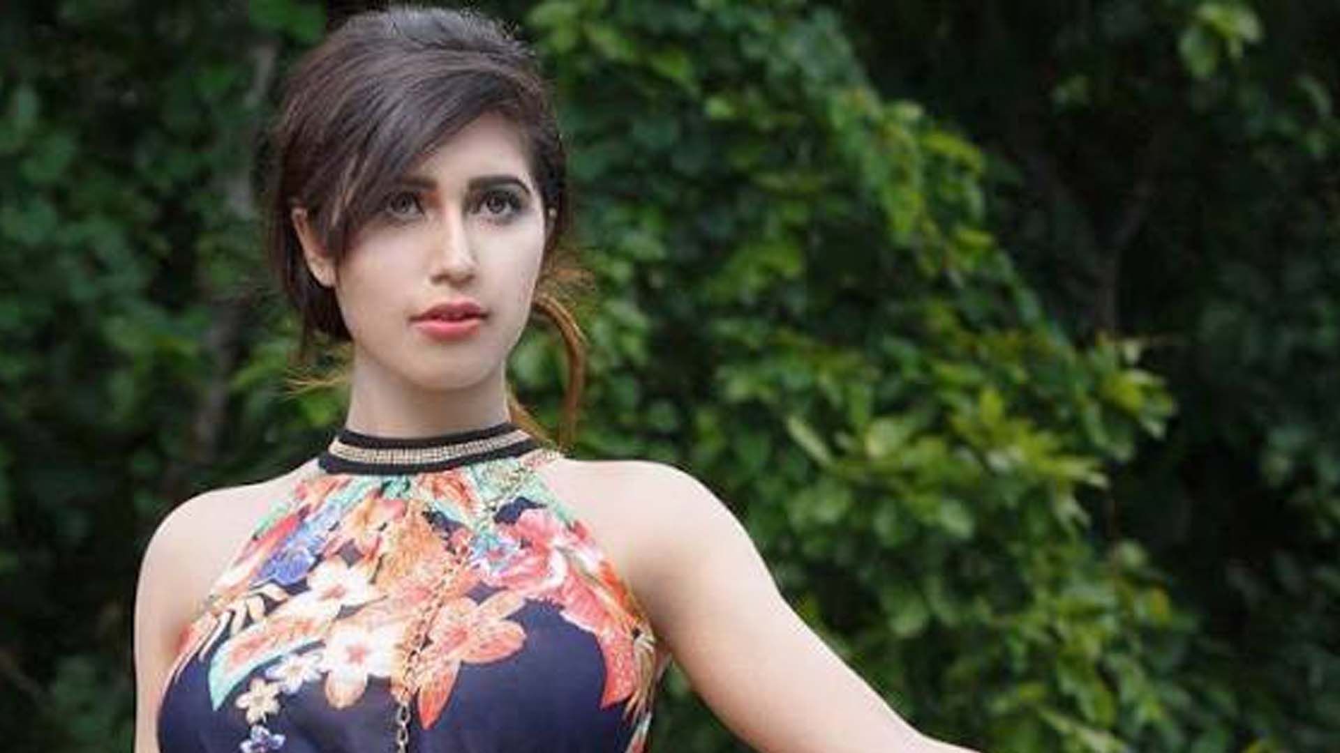 টানা বৃষ্টি হলে প্রাণীদের জন্য মন কাঁদে নায়লা নাঈমের