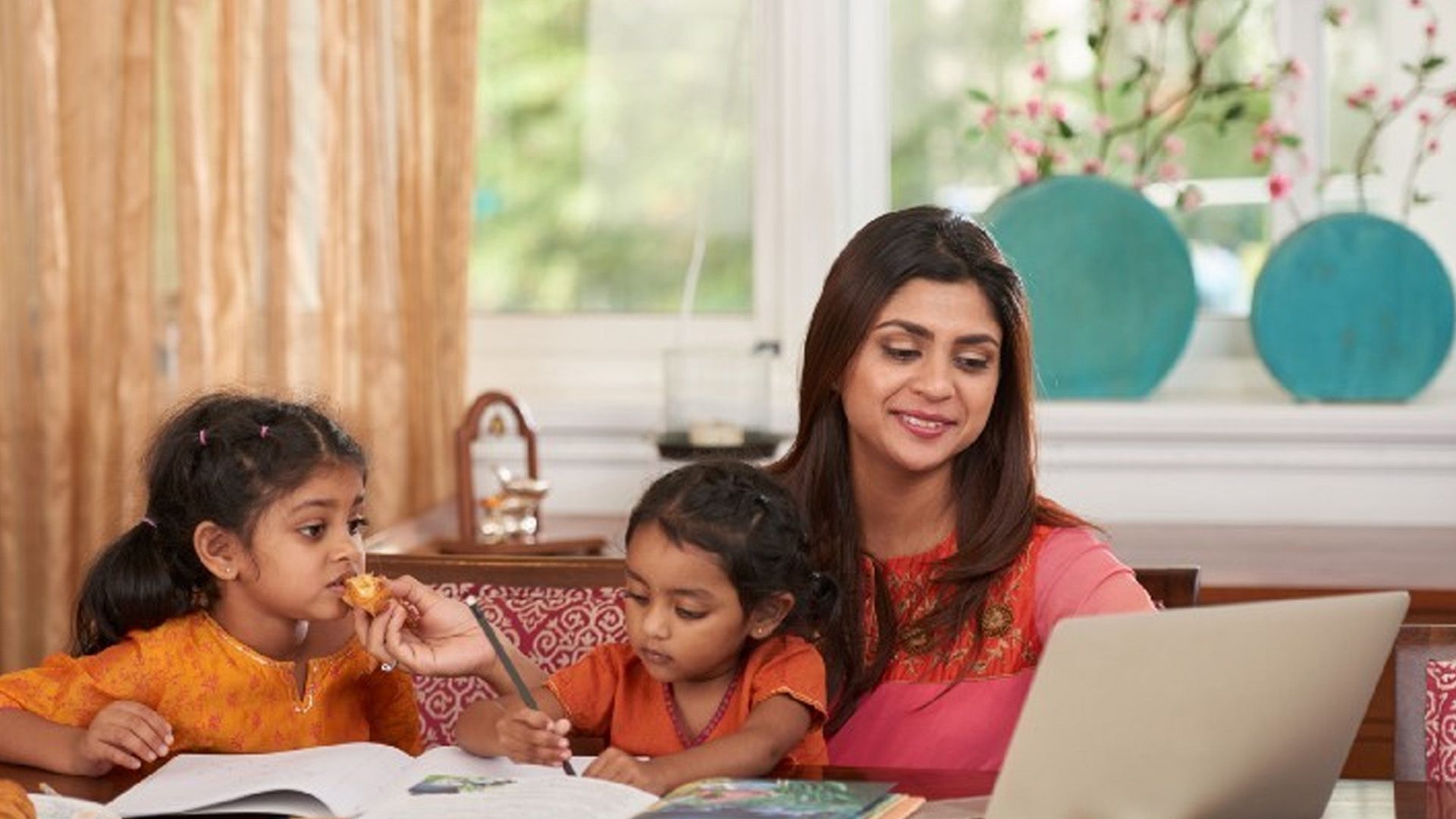 অফিস বন্ধ, কিন্তু নারীদের কী সত্যিই ছুটি?